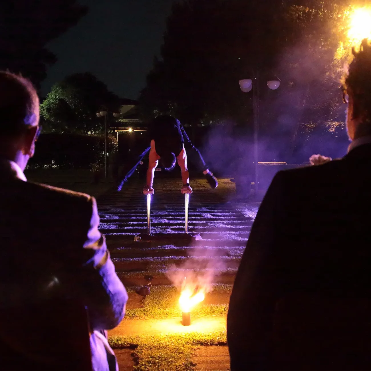Spettacolo per Matrimonio con fuoco e Led Spettacolo completo con fuoco, acrobazie aeree, luci e led con Elvis Gjeci in performance aerea