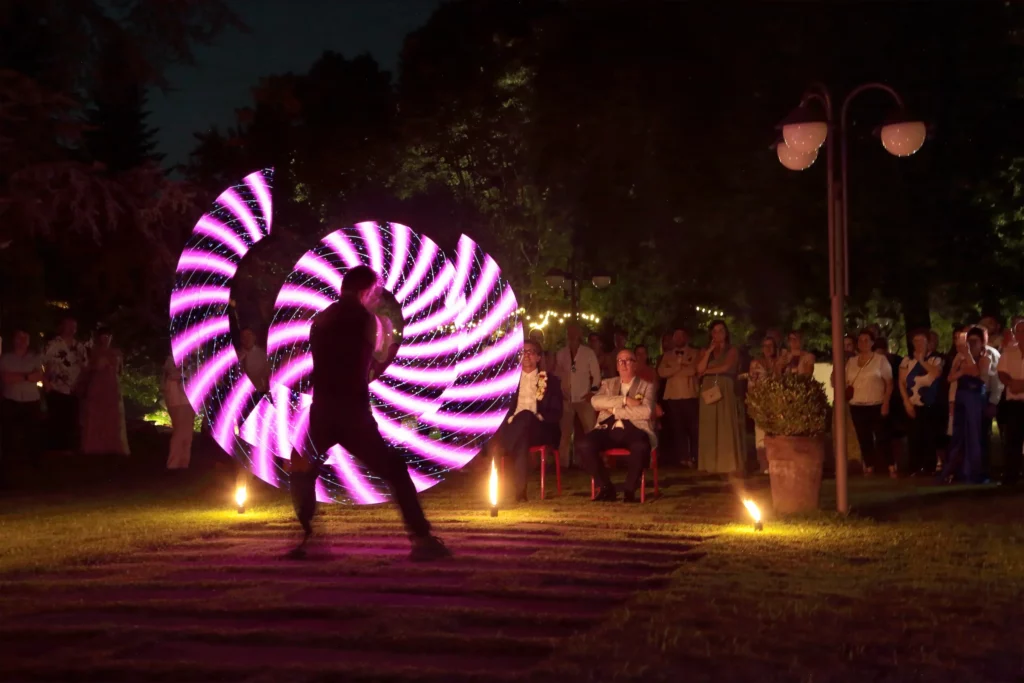 Spettacolo per Matrimonio con fuoco e Led performance show esibizione spettacolo con led e luci durante un matrimonio