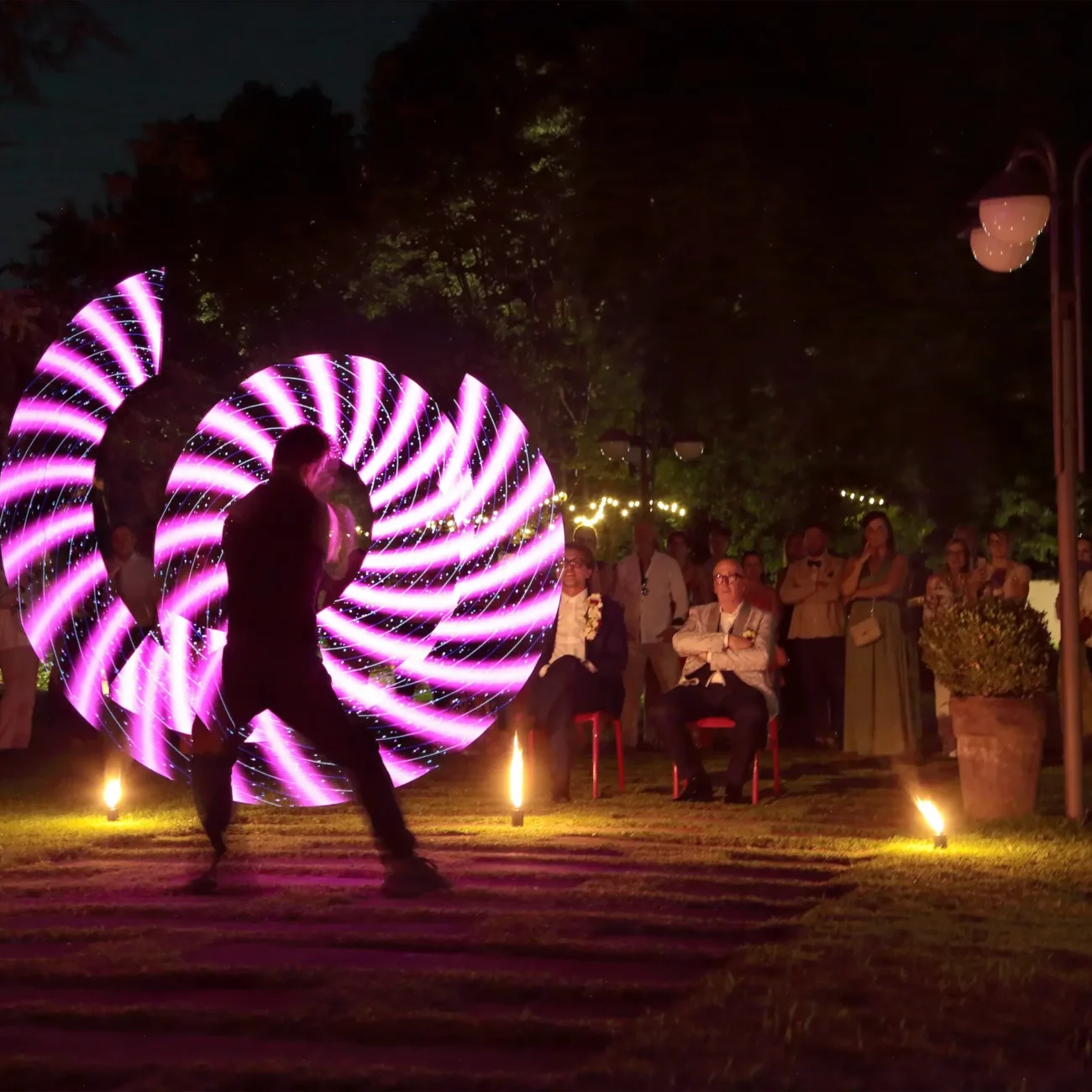 Spettacolo per Matrimonio con fuoco e Led performance show esibizione spettacolo con led e luci durante un matrimonio