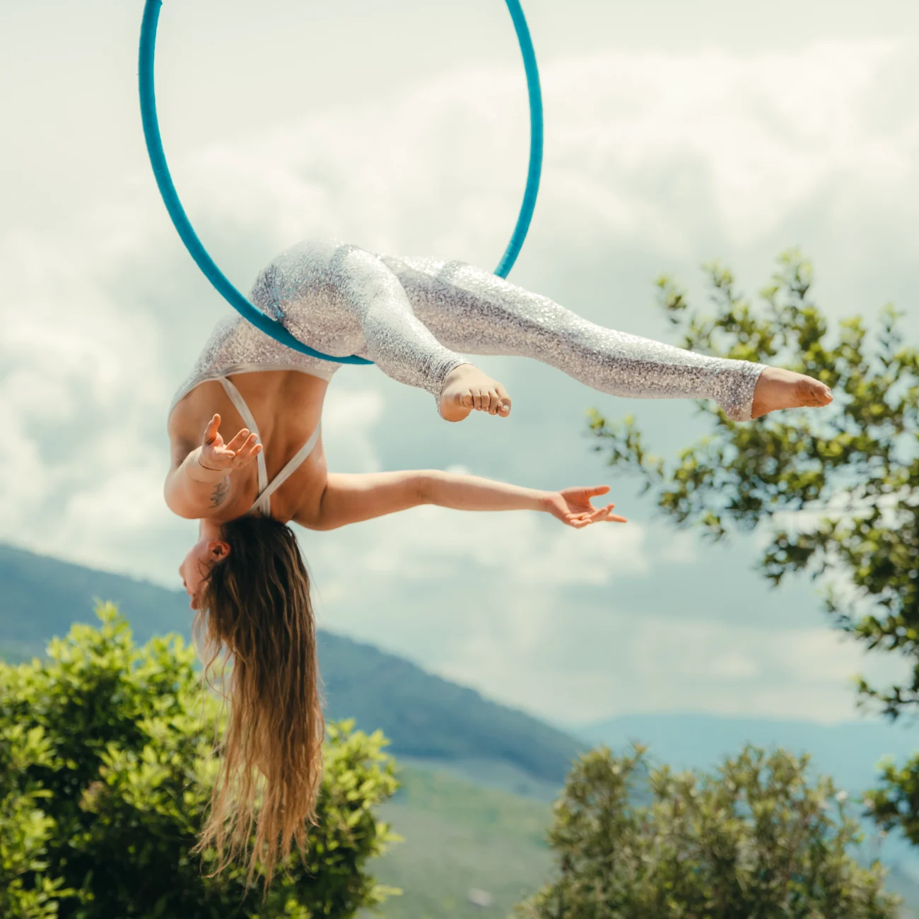 danza aerea con cerchio matrimonio eventi