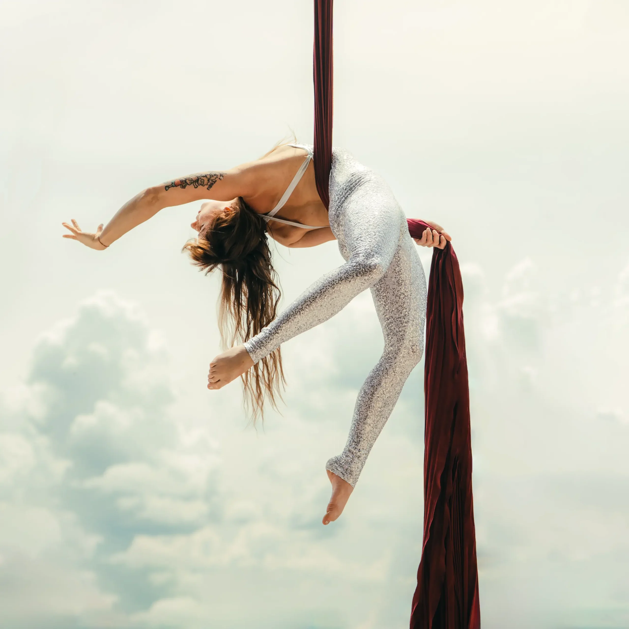 danza aerea con tessuti per eventi matrimoni feste piazza