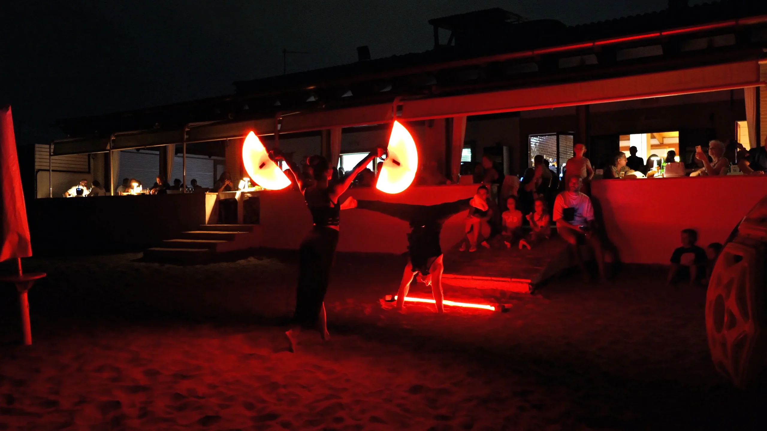 spettacolo led per locali estivi spiaggia 1