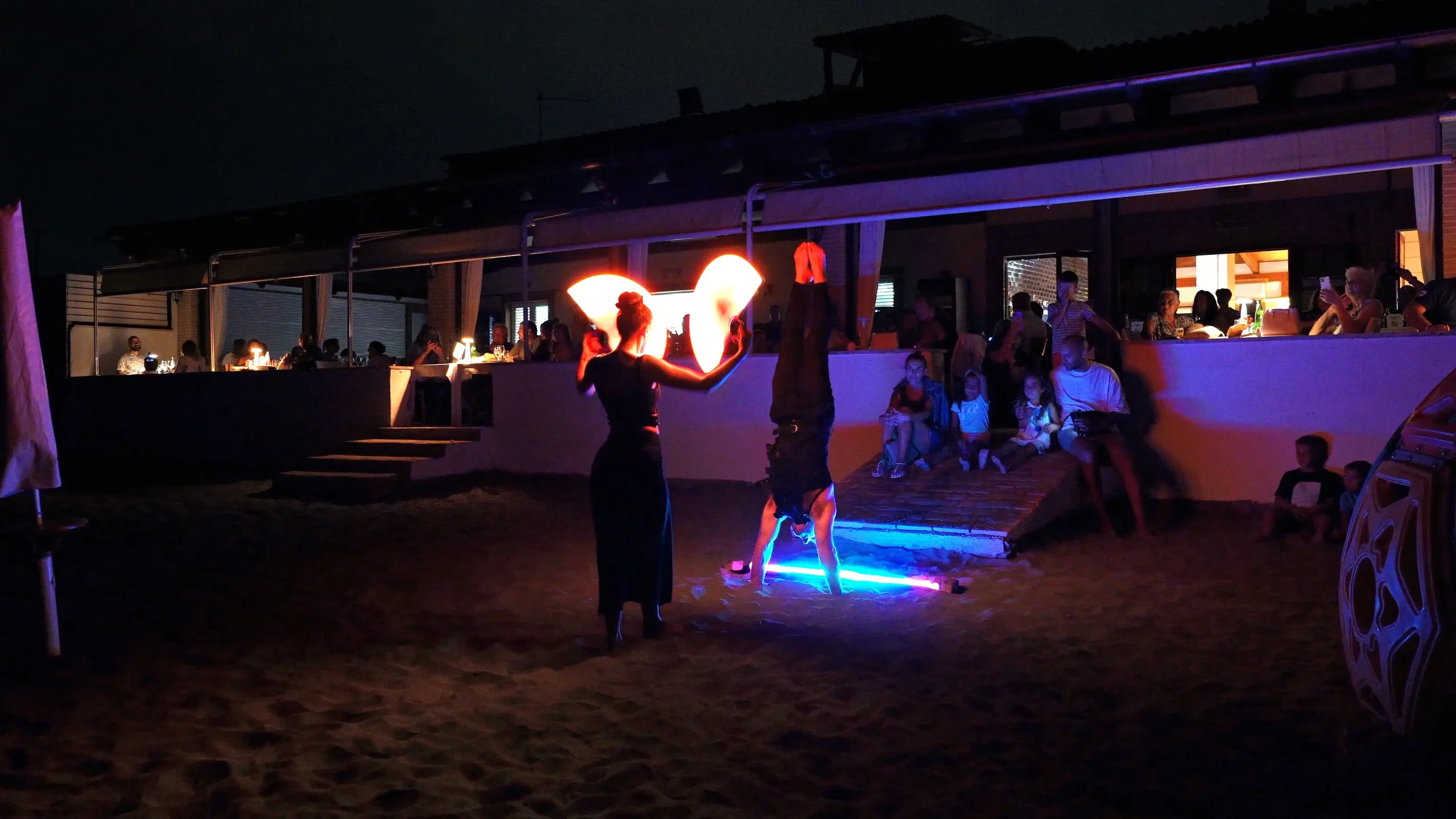 spettacolo led per locali estivi spiaggia 2